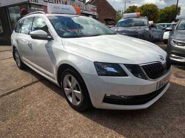 Skoda Octavia 1.6 TDI SE Technology 5dr Estate Diesel White